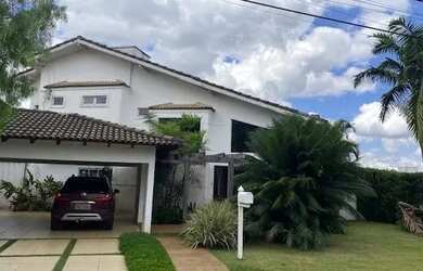 Imagem: A casa em condomínio possui 4 Dormitórios, 5 Banheiros, 2