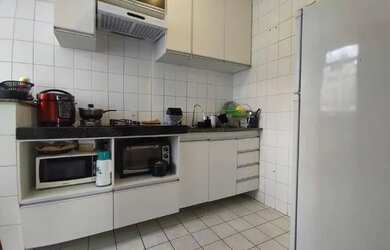 Imagem: O apartamento possui 3 Dormitórios, 1 Banheiro, 1 Vaga na garagem