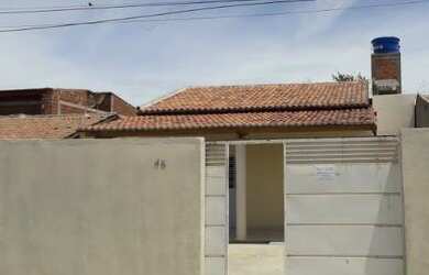 Imagem: A casa possui 3 Dormitórios, 2 Vagas na garagem e está localizado