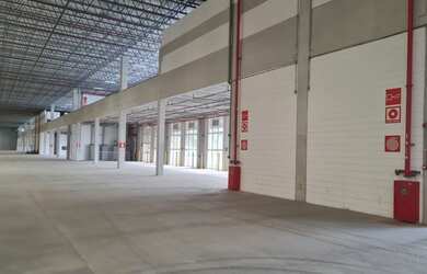Imagem 3: Galpão/Depósito/Armazém para aluguel possui 4104 metros quadrados