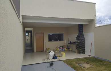 Imagem: A casa possui 2 Dormitórios, 2 Banheiros, 4 Vagas na garagem