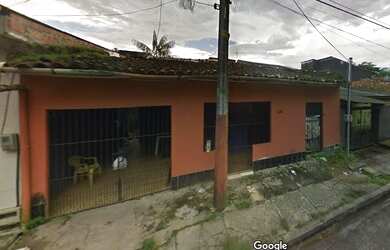 Imagem: A casa possui 3 Dormitórios, 2 Banheiros, 1 Vaga na garagem