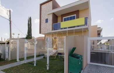 Imagem: A casa possui 3 Dormitórios, 3 Banheiros, 5 Vagas na garagem