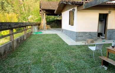 Imagem: A casa possui 3 Dormitórios, 3 Banheiros, 3 Vagas na garagem