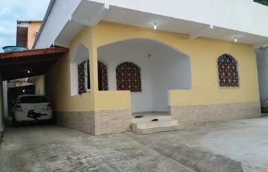 Imagem: A casa possui 3 Dormitórios, 4 Banheiros, 3 Vagas na garagem