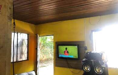 Imagem: A casa possui 2 Dormitórios e 1 Banheiro e está localizado