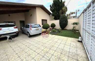 Imagem: A casa possui 3 Dormitórios, 3 Banheiros, 4 Vagas na garagem