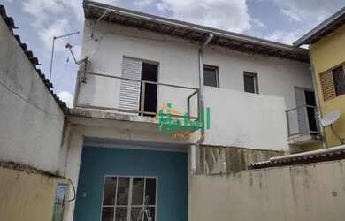 Imagem: A casa possui 2 Dormitórios, 1 Banheiro, 2 Vagas na garagem