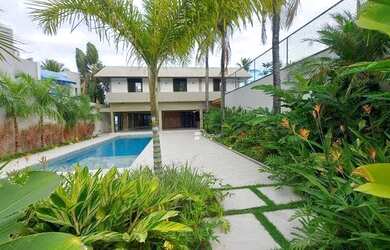 Imagem: A casa possui 5 Dormitórios, 5 Banheiros, 5 Vagas na garagem