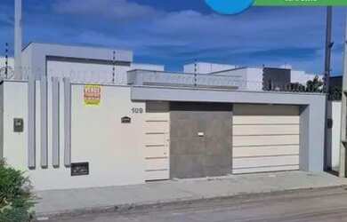 Imagem: A casa possui 3 Dormitórios, 2 Banheiros e 4 Vagas na garagem