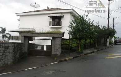 Imagem: A casa em condomínio possui 4 Dormitórios, 5 Banheiros, 2