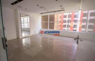 Imagem: O depósito possui 5 Vagas na garagem, 204m² de Área e está