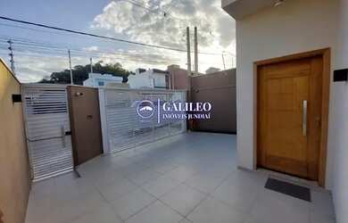 Imagem: A casa possui 3 Dormitórios, 2 Banheiros, 2 Vagas na garagem