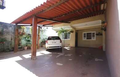 Imagem: A casa possui 5 Dormitórios, 4 Banheiros, 2 Vagas na garagem