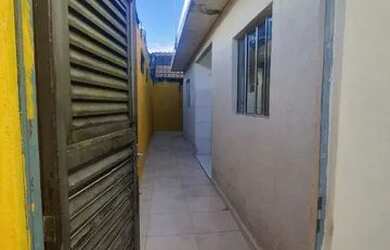 Imagem: A casa possui 1 Dormitório, 1 Banheiro e está localizado