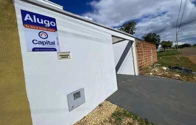 Imagem: A casa possui 2 Dormitórios, 1 Banheiro, 1 Vaga na garagem