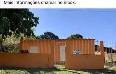 Imagem: A casa possui 3 Dormitórios, 2 Banheiros, 675m² de Área e