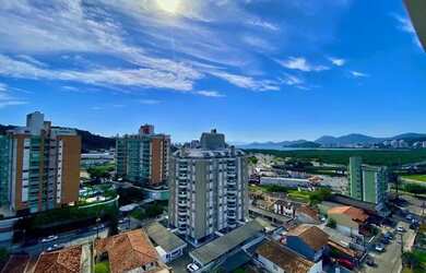 Imagem: O apartamento possui 4 Dormitórios, 5 Banheiros, 3 Vagas na