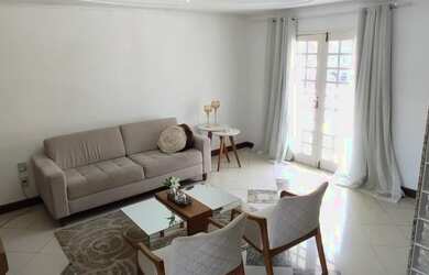 Imagem: A casa em condomínio possui 3 Dormitórios, 1 Banheiro, 2 Vagas