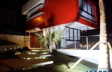 Imagem: A casa em condomínio possui 5 Dormitórios, 5 Banheiros, 4