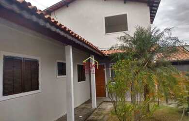 Imagem: A casa possui 3 Dormitórios, 2 Banheiros, 2 Vagas na garagem