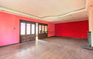 Imagem: A casa possui 5 Dormitórios, 2 Banheiros, 5 Vagas na garagem