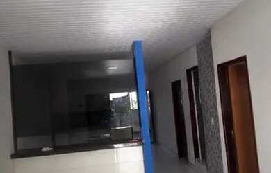 Imagem: A casa possui 3 Dormitórios, 2 Banheiros, 1 Vaga na garagem