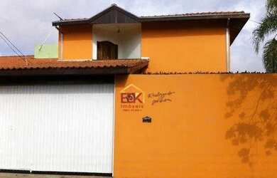 Imagem: A casa possui 3 Dormitórios, 3 Banheiros, 3 Vagas na garagem