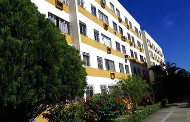 Imagem: O apartamento possui 2 Dormitórios, 1 Banheiro, 1 Vaga na garagem