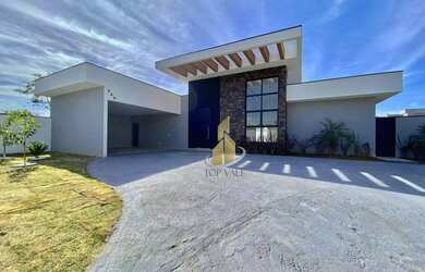 Imagem: A casa em condomínio possui 4 Dormitórios, 4 Banheiros, 2