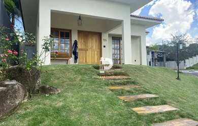 Imagem: A casa em condomínio possui 3 Dormitórios, 3 Banheiros, 2