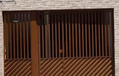 Imagem: A casa possui 2 Dormitórios, 2 Banheiros, 1 Vaga na garagem