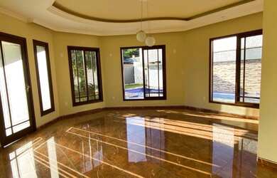 Imagem 15: Casa de esquina. Piscina, Churrasqueira, Guarda roupae515m² de Área