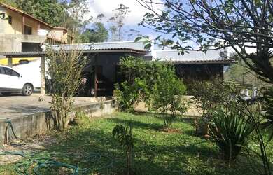 Imagem: A casa possui 3 Dormitórios, 3 Banheiros, 2 Vagas na garagem