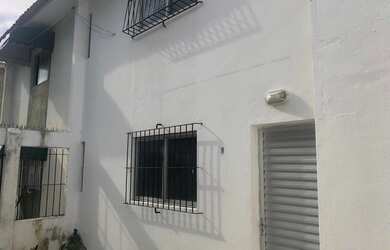 Imagem: A casa possui 3 Dormitórios, 2 Banheiros, 1 Vaga na garagem