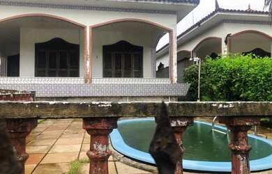 Imagem: A casa possui 5 Dormitórios, 5 Banheiros, 5 Vagas na garagem