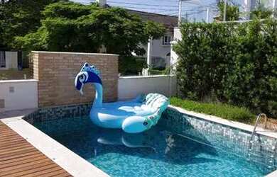 Imagem: A casa em condomínio possui 4 Dormitórios, 5 Banheiros, 2