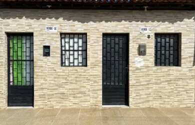 Imagem: A casa possui 2 Dormitórios, 1 Banheiro e Imóvel novo e está