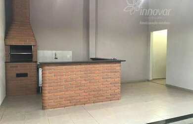 Imagem: A casa possui 2 Dormitórios, 2 Banheiros, 4 Vagas na garagem