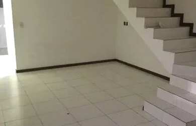 Imagem: A casa possui 2 Dormitórios, 3 Banheiros, 1 Vaga na garagem