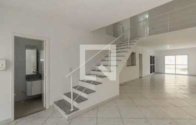 Imagem: A casa em condomínio possui 4 Dormitórios, 4 Banheiros, 4