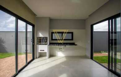 Imagem: A casa em condomínio possui 3 Dormitórios, 2 Banheiros, 2