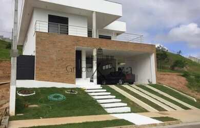 Imagem: A casa em condomínio possui 4 Dormitórios, 5 Banheiros, 4