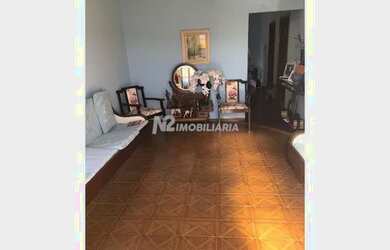 Imagem: A casa possui 3 Dormitórios, 1 Banheiro, 1 Vaga na garagem