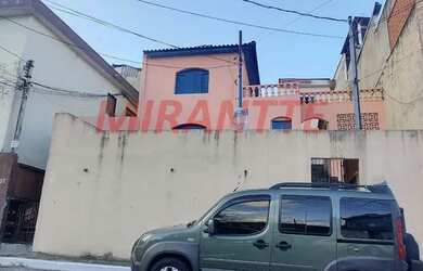 Imagem: A casa possui 5 Dormitórios, 5 Banheiros, 245m² de Área e