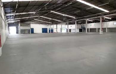Imagem: O depósito possui 11000m² de Área e Imóvel novo e está