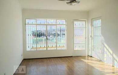 Imagem: A casa possui 2 Dormitórios, 2 Banheiros, 1 Vaga na garagem