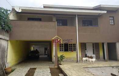 Imagem: A casa possui 4 Dormitórios, 3 Banheiros e 321m² de Área