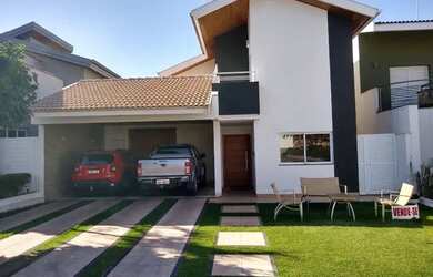 Imagem: A casa em condomínio possui 4 Dormitórios, 5 Banheiros, 4