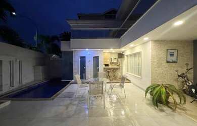 Imagem: A casa em condomínio possui 4 Dormitórios, 5 Banheiros, 3